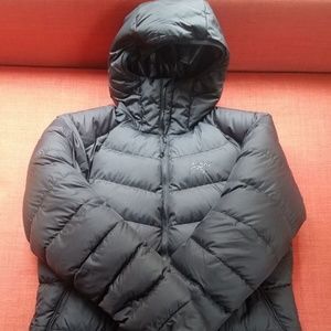Arc'teryx womens goose down puffer